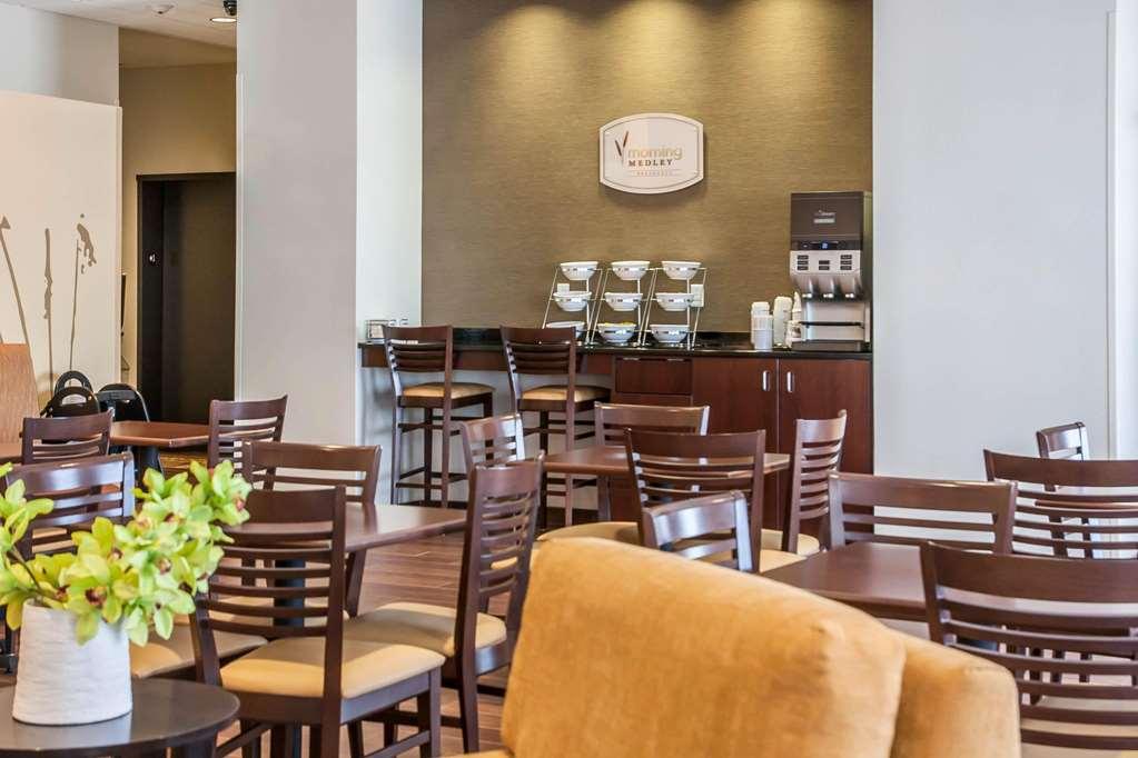 Sleep Inn & Suites Devils Lake Restoran foto