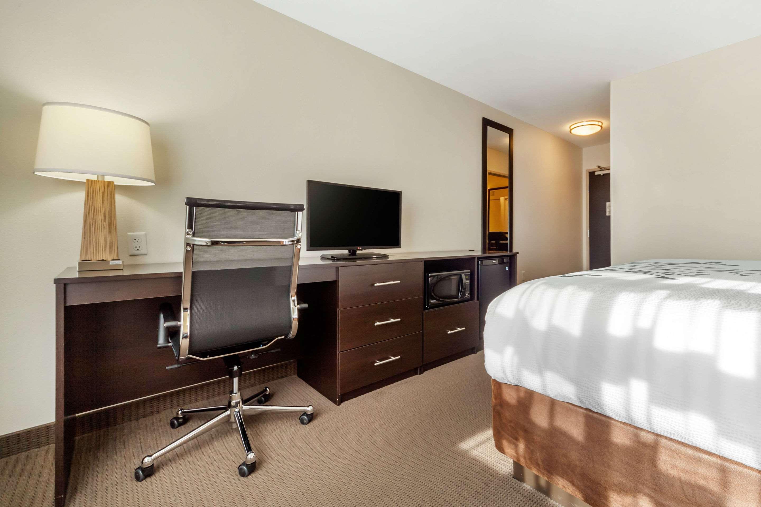 Sleep Inn & Suites Devils Lake Bagian luar foto