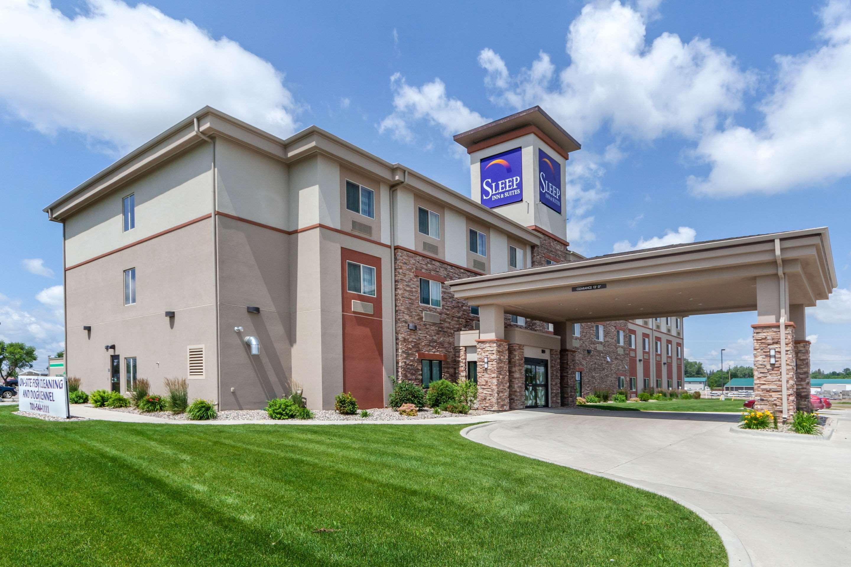 Sleep Inn & Suites Devils Lake Bagian luar foto