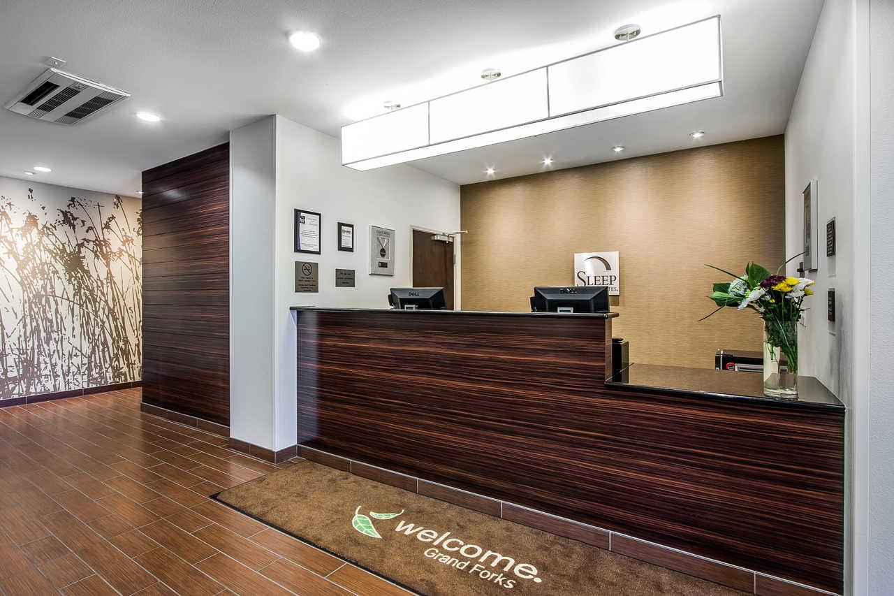 Sleep Inn & Suites Devils Lake Bagian luar foto