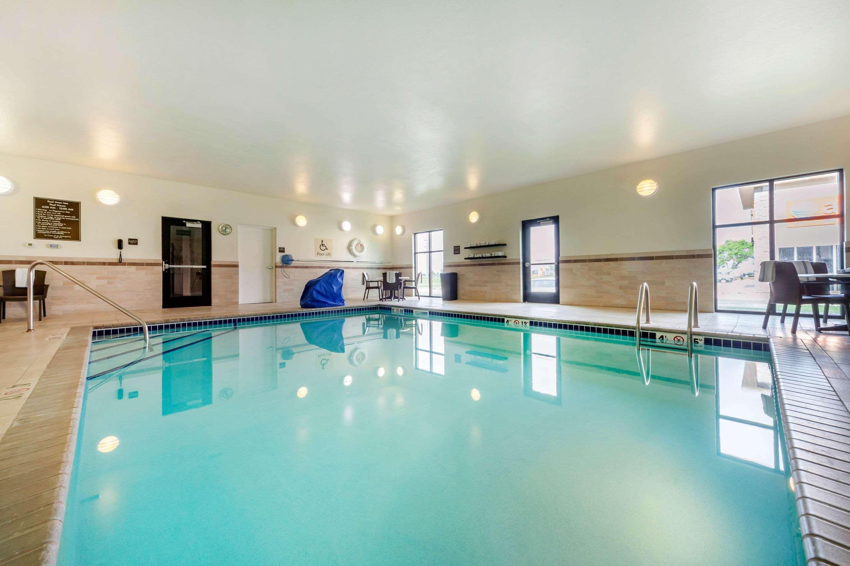 Sleep Inn & Suites Devils Lake Bagian luar foto